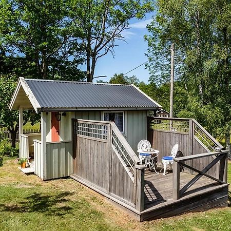 Two Small Guest Houses By Lake Rent Out As One Hjo Bagian luar foto