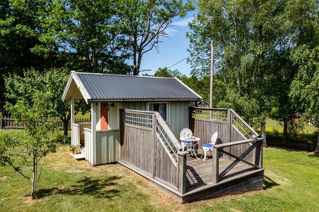 Two Small Guest Houses By Lake Rent Out As One Hjo Bagian luar foto