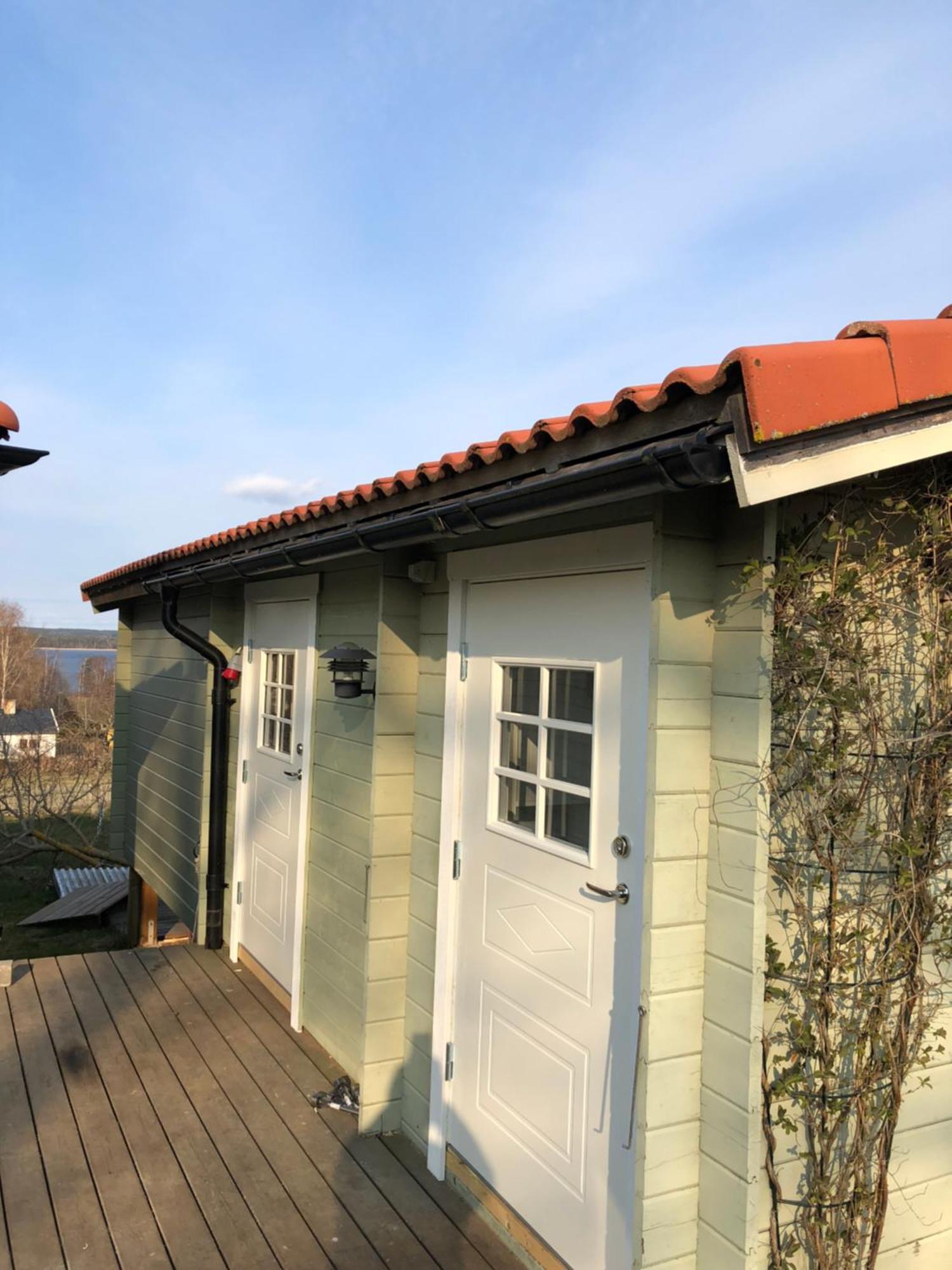 Two Small Guest Houses By Lake Rent Out As One Hjo Bagian luar foto